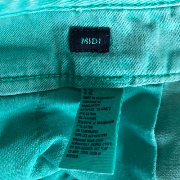 AR Low Rise Midi Shorts - Picture 5 of 6